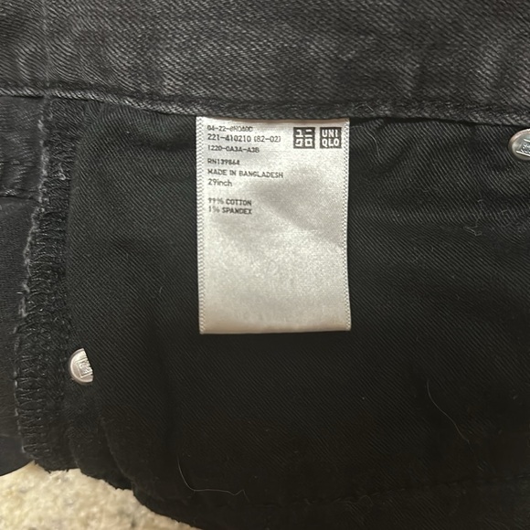UNI QLO black distressed Jean shorts size 29 - Picture 3 of 4